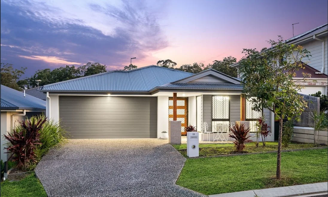 Exposed aggregate concrete driveway finish